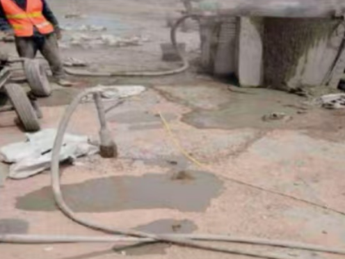 潜江经济开发区水泥混凝土路面板底注浆技术 路面脱空注浆整治方案